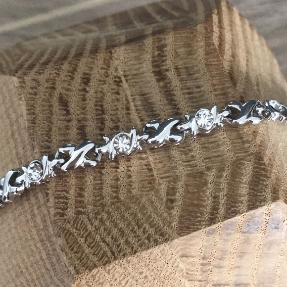Crystal stone embellished bracelet - Picture 6 of 6